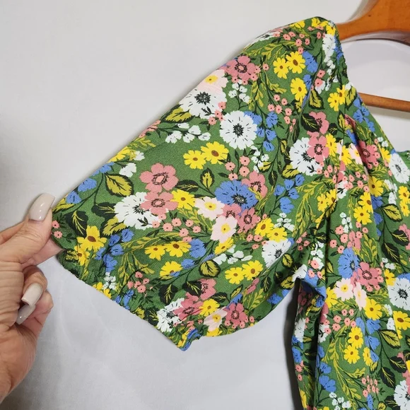 Green and White Floral Wrap Puff Sleeve Romper - Picture 9 of 13